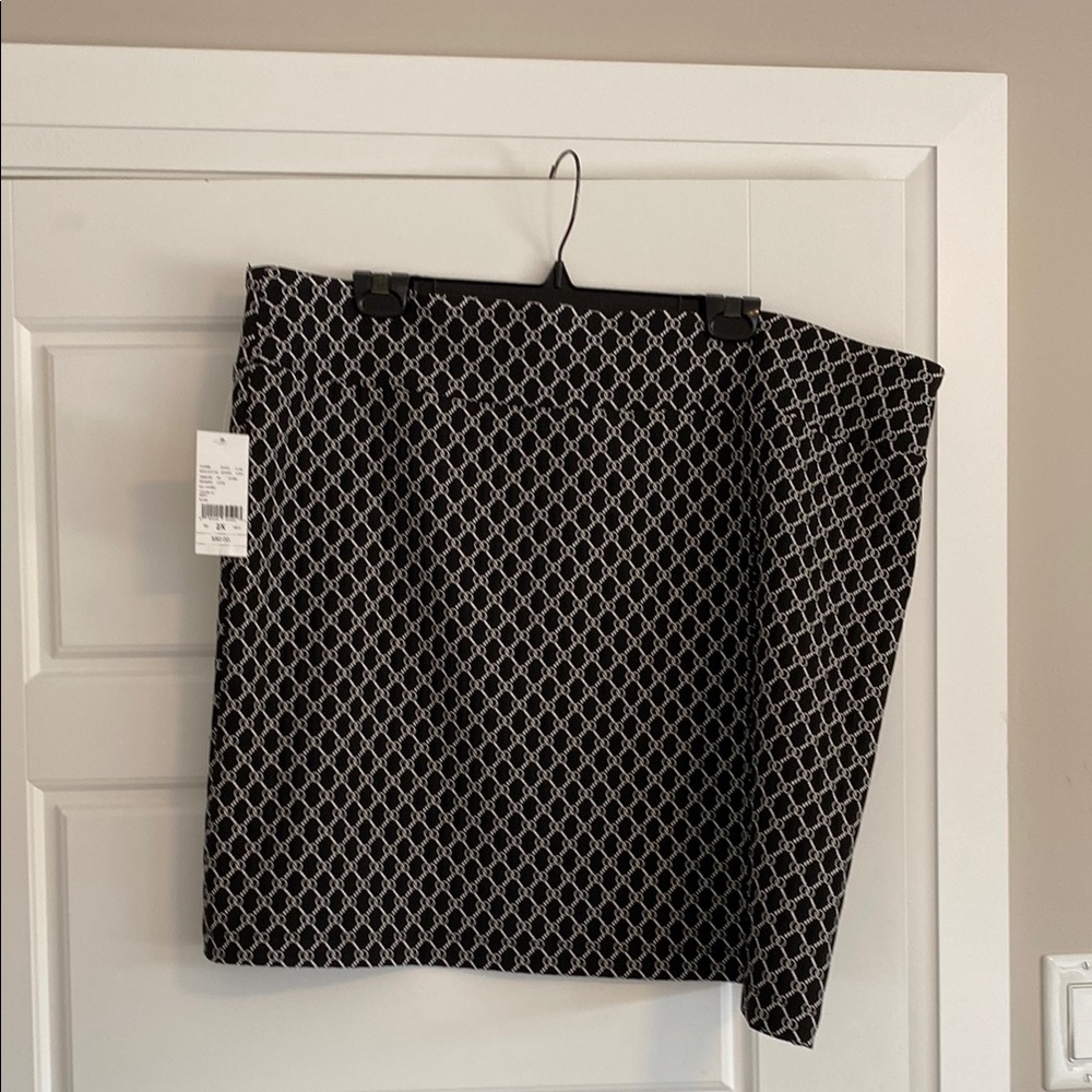Mode Vin Rouge Fashion skirts plus sizes NWT black with white design
